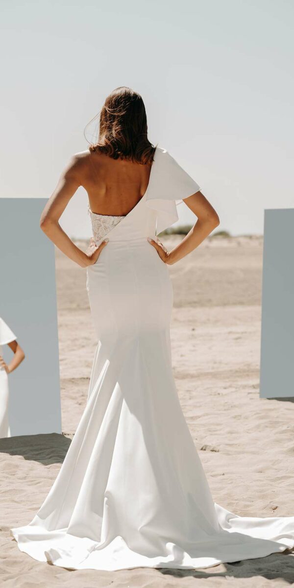 Robe de mariée asymétrique coupe sirène originale Manon Gontero