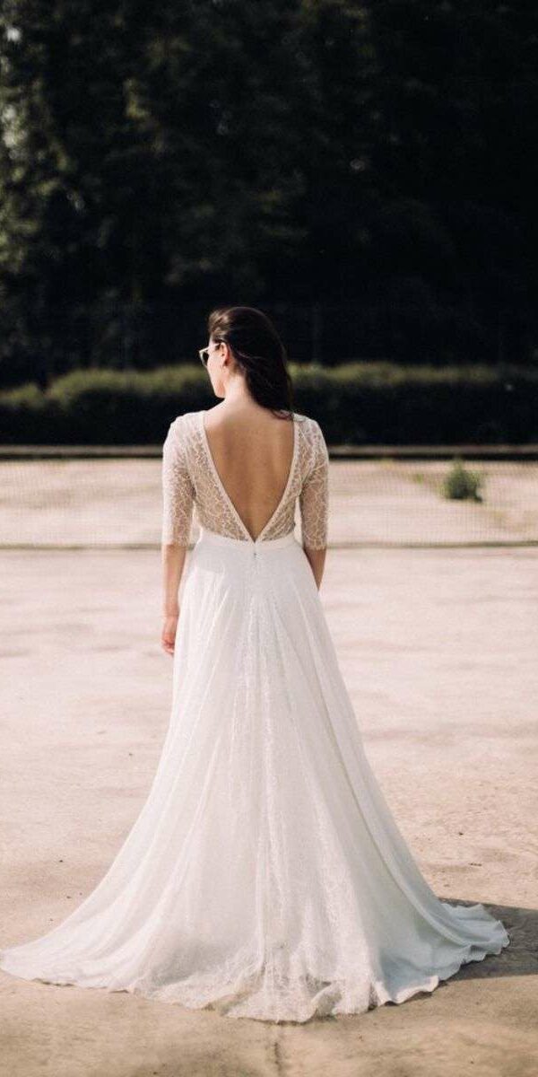 Robe de mariée dos nu V en dentelle chantilly Atelier Swan