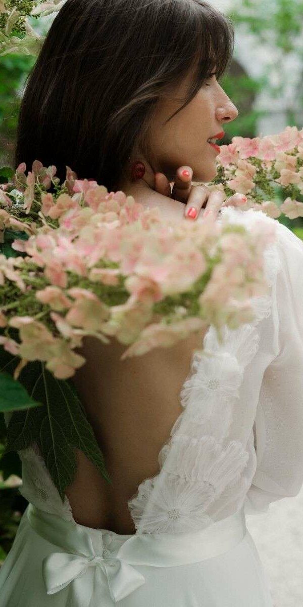 Robe de mariée dos nu V fluide en mousseline Adeline Bauwin