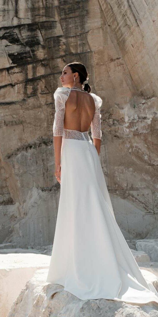 Robe de mariée manches longues épaulettes et grand dos nu Manon Gontero