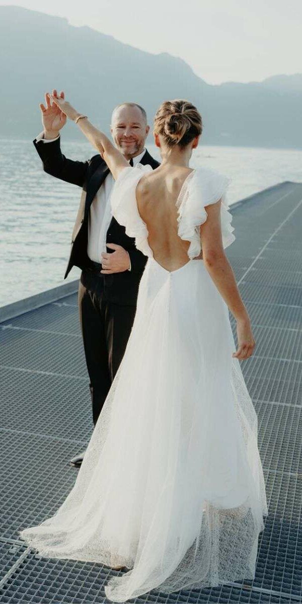 Robe de mariée de créatrice en tulle brodée avec manches volants Rime Arodaky