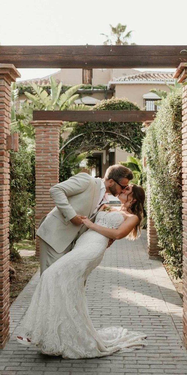 Robe de mariée en dentelle et perles Casablanca Beloved