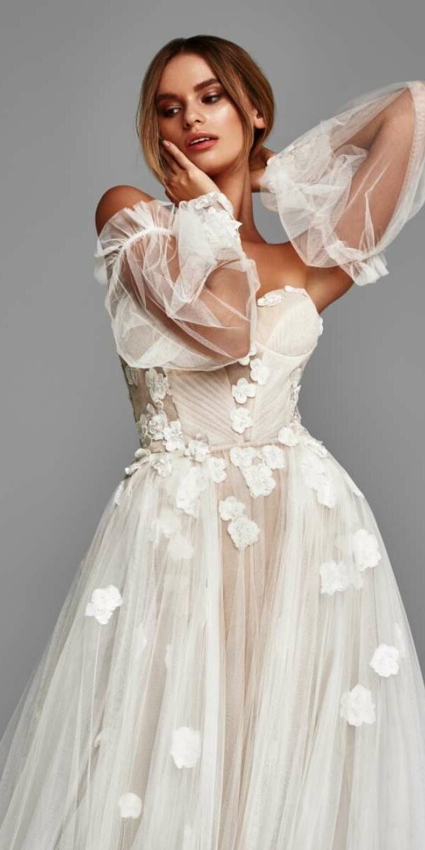 Robe de mariée princesse broderies fleurs manches bouffantes amovibles Sylwia Kopczynska