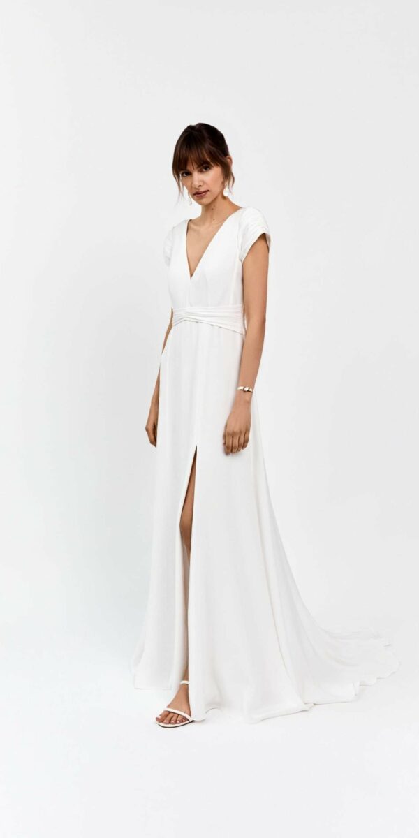 Robe de mariée minimaliste sans dentelle avec fente Carta Branca