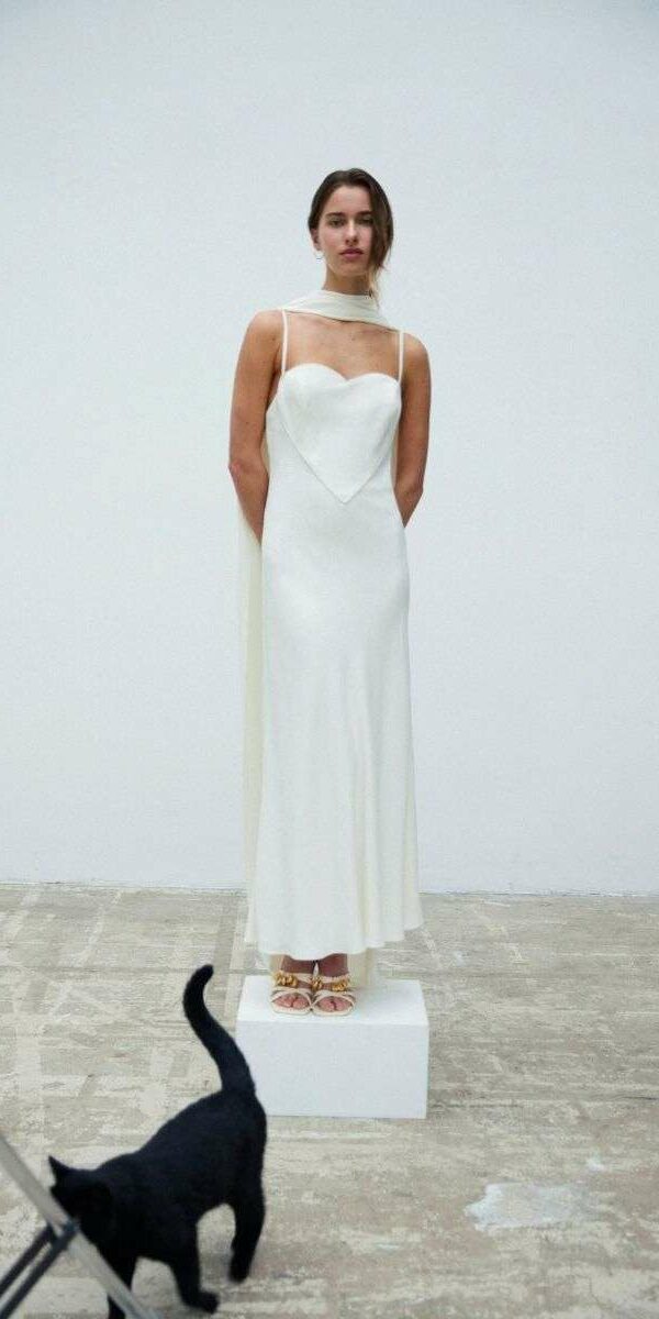 Robe de mariée dos nu pour mariage civil Uni Paris