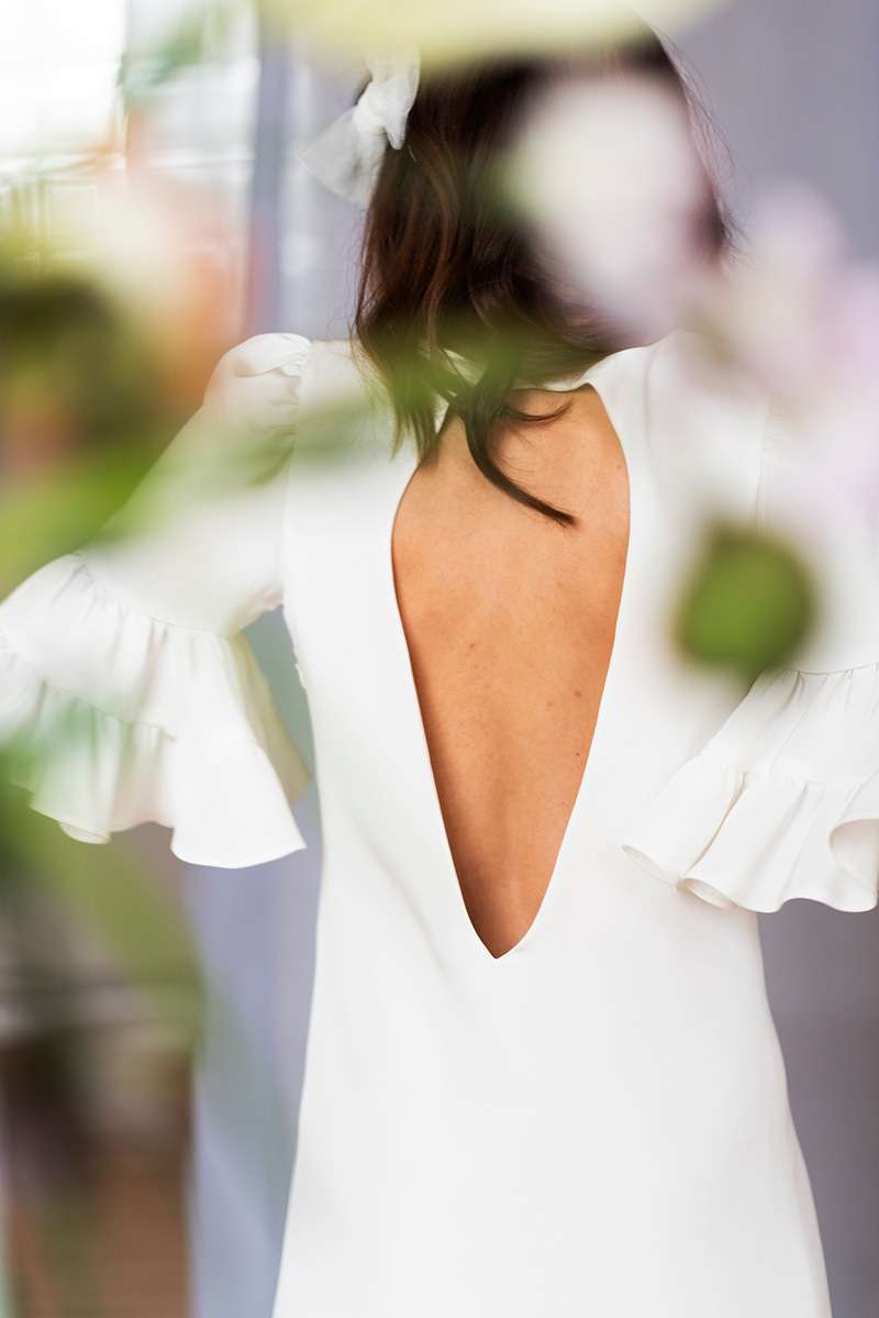 Robe de mariée courte avec grand dos nu inversé Salomé Gautard
