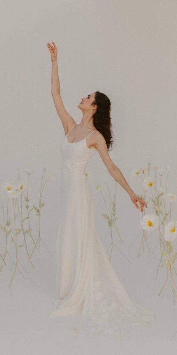 Robe de mariée grand dos nu traîne en dentelle Atelier Swan