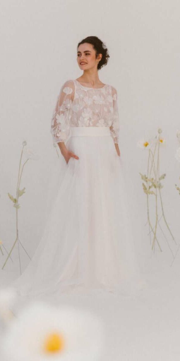 Robe de mariée dentelle fleurie et manches longe Atelier Swan
