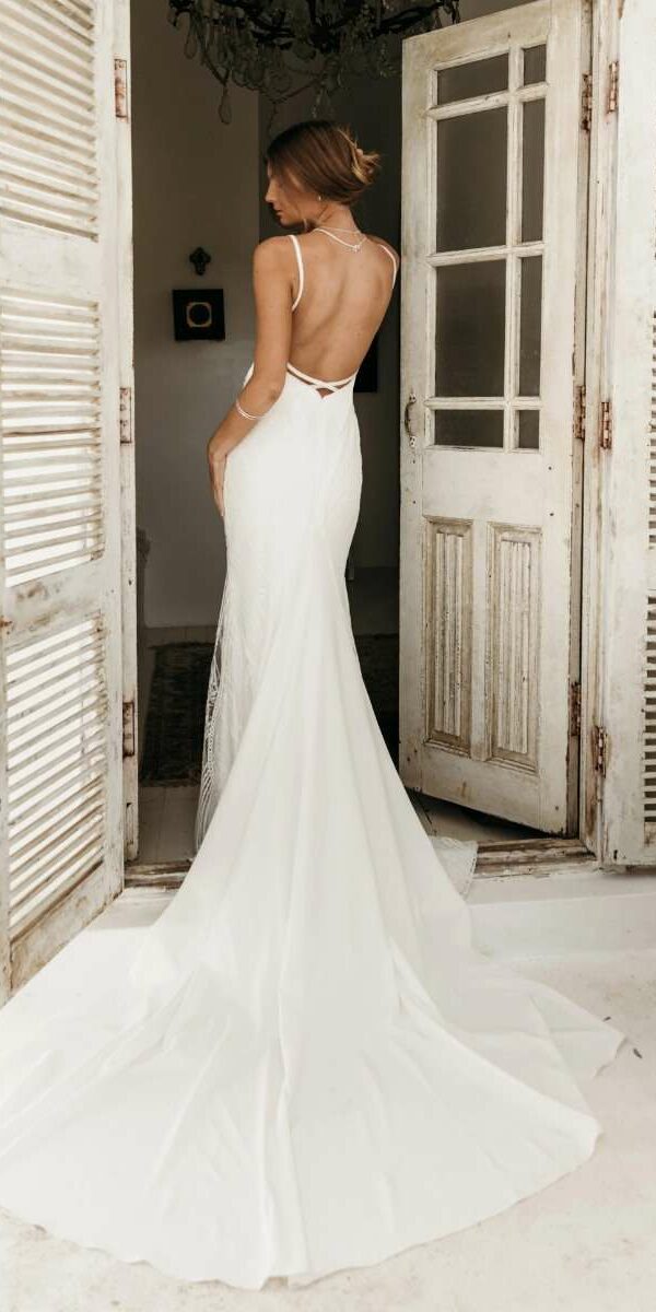 Robe de mariée boho chic grand dos nu bretelles fines Lovers Society Rue de Seine