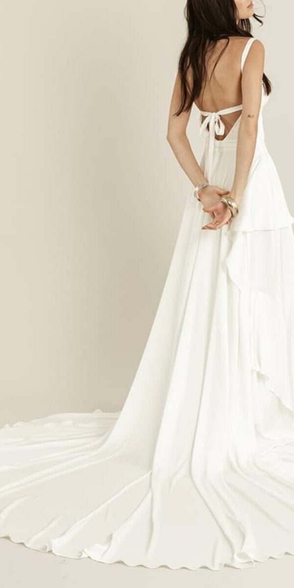 Robe de mariée moderne sans dentelle grand dos nu Rue de Seine