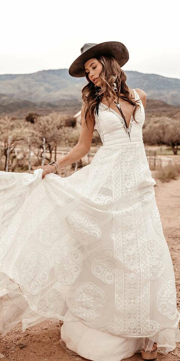 Robe de mariée fluide à bretelles et jupe évasée Rue de Seine
