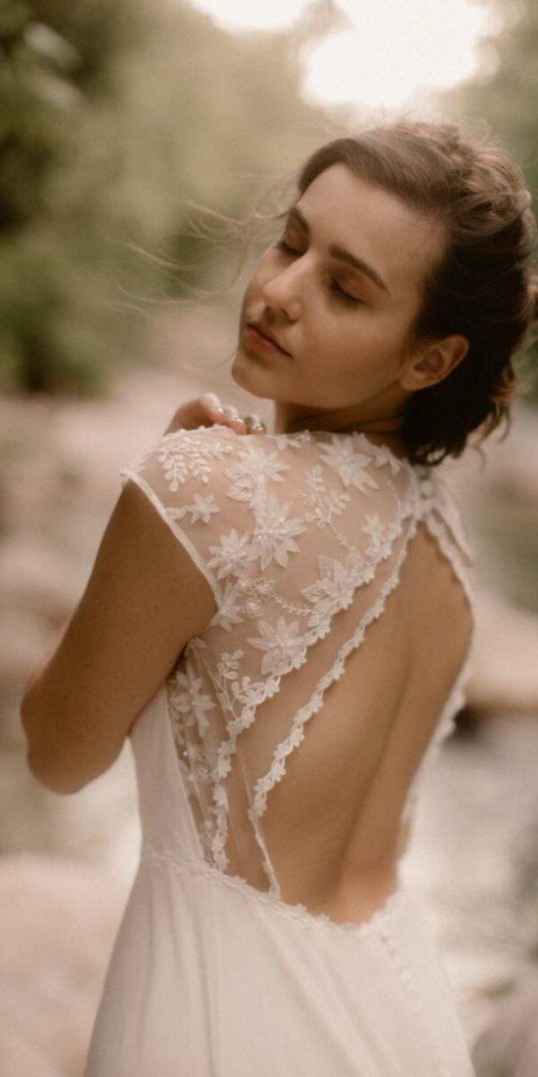 Robe de mariée dos nu inversé dentelle et perles Atelier Swan