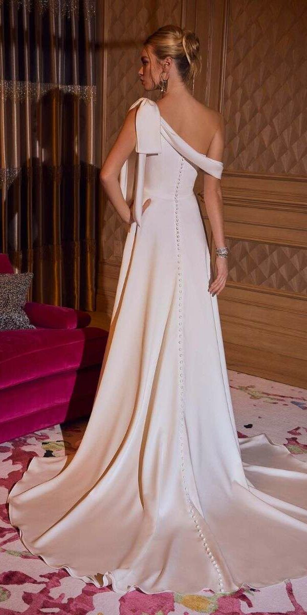 Robe de mariée glamour fendue et fluide Morilee