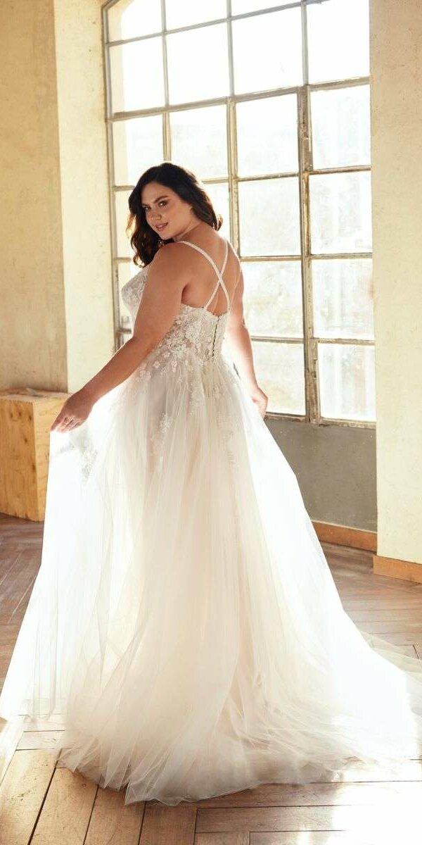 Robe de mariée tulle bretelles avec dentelle fleurs et perles grande taille Modeca