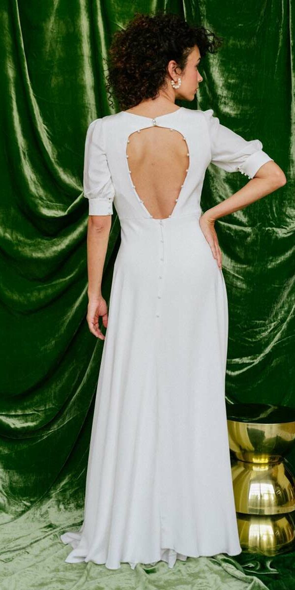 Robe de mariée dos nu avec perles et manches bouffantes Clémentine Iacono
