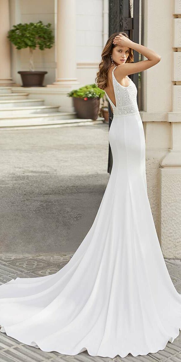 Robe de mariée seconde main en crêpe et dentelle perles Rosa Clara