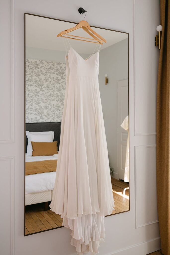 Robe de mariée sans dentelle à bretelles fines Caroline Takvorian