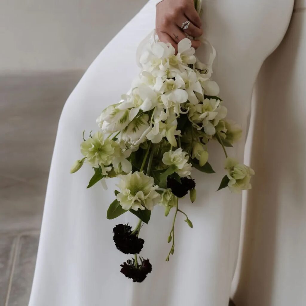 Bouquet de mariage minimaliste blanc et vert